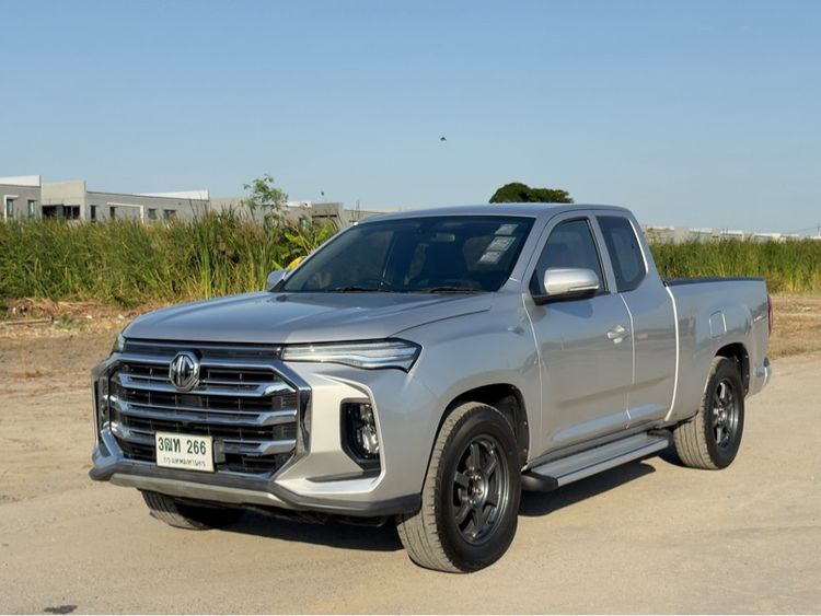 รถ MG Extender 2.0 Grand X สี บรอนซ์เงิน