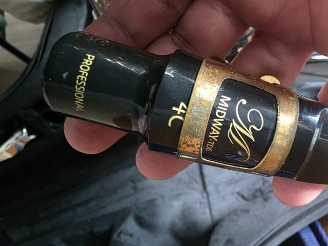 Tenor saxophone COLMAN silver plate color. สภาพเยี่ยม ไม่มีลอก นวมยังใช้ได้อีกยาวๆ mouth MIDWAY 4C รูปที่ 8