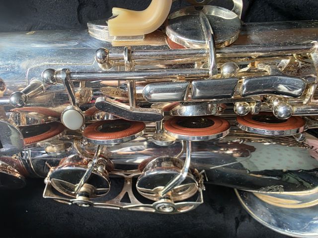 Tenor saxophone COLMAN silver plate color. สภาพเยี่ยม ไม่มีลอก นวมยังใช้ได้อีกยาวๆ mouth MIDWAY 4C รูปที่ 9