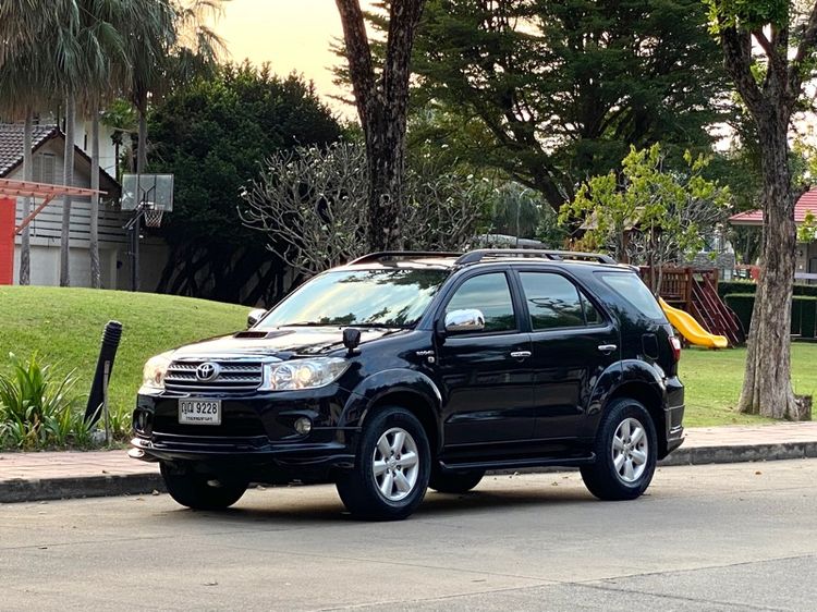 Toyota Fortuner 2011 3.0 V Utility-car ดีเซล ไม่ติดแก๊ส เกียร์อัตโนมัติ ดำ รูปที่ 3
