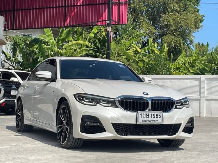 รถ BMW Series 3 330e สี ขาว