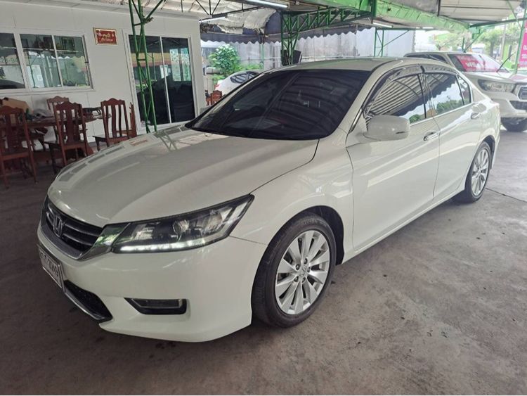 รถ Honda Accord 2.0 EL สี ขาว