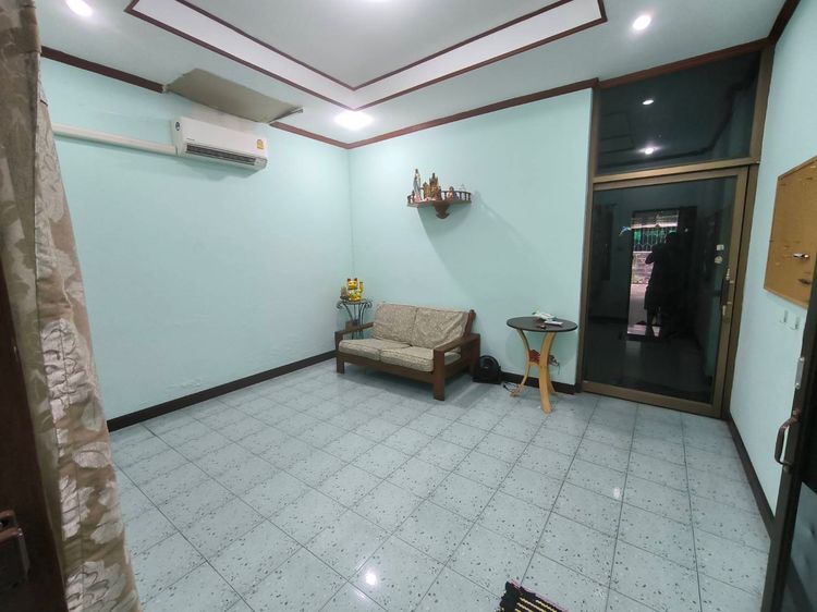 ทาวเฮ้าส์ขนาด 21.8 ตรว. 2 ชั้น 1 โรงจอดรถ 2 ห้องนอน 2 ห้องน้ำ