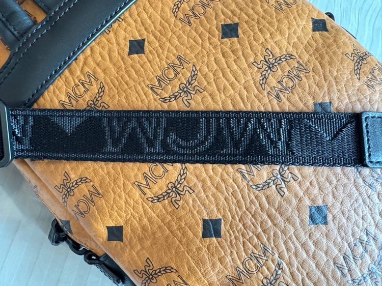 กระเป๋า MCM Men's Aren Visetos Sling bag รูปที่ 11