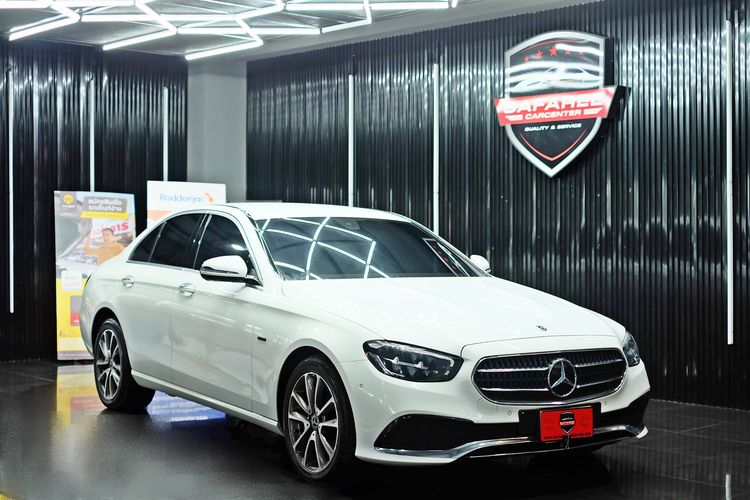 รถ Mercedes-Benz E-Class E300e สี ขาว