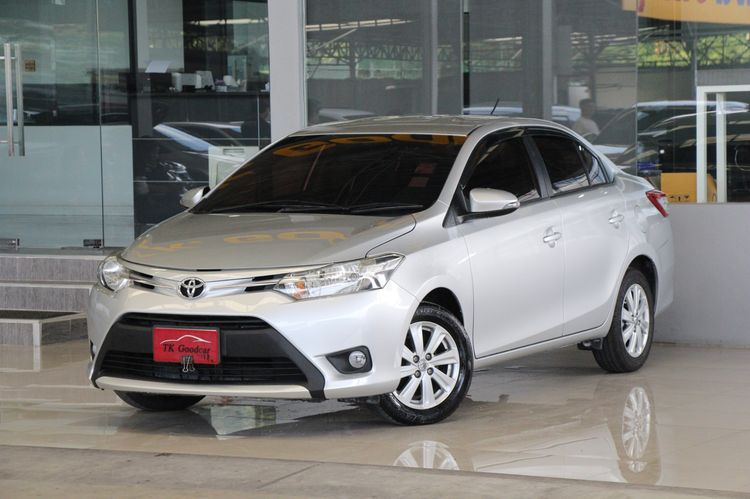 รถ Toyota Vios 1.5 E สี บรอนซ์เงิน