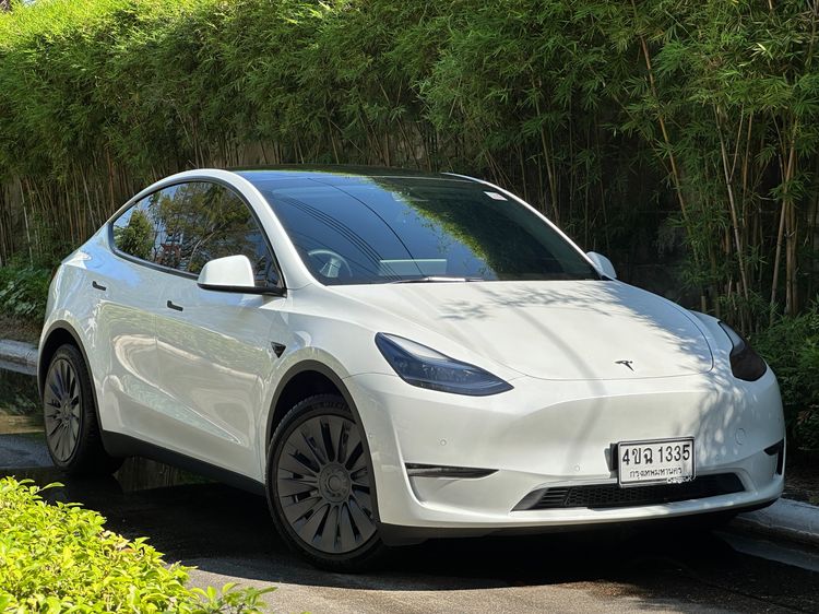 รถ Tesla Model Y Long Range AWD สี ขาว