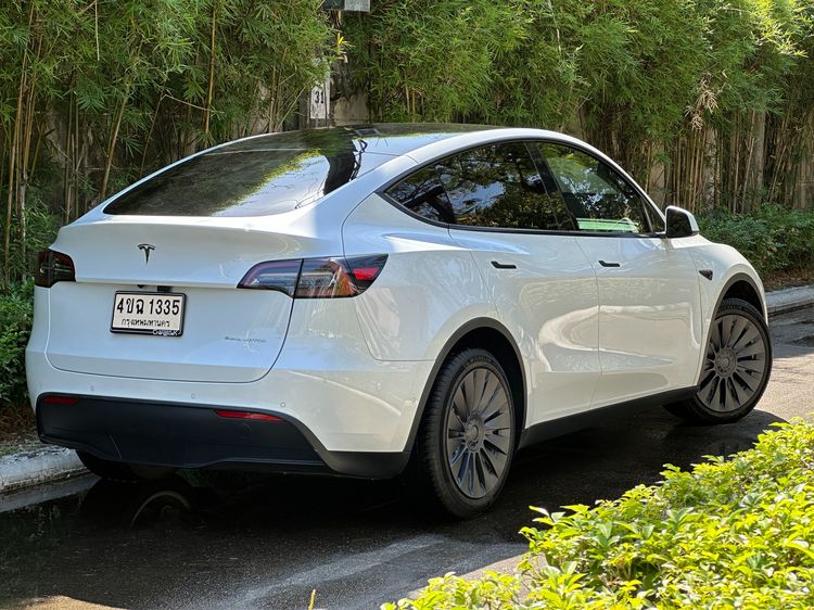 Tesla Model Y 2023 Long Range AWD Utility-car ไฟฟ้า ไม่ติดแก๊ส เกียร์อัตโนมัติ ขาว รูปที่ 2