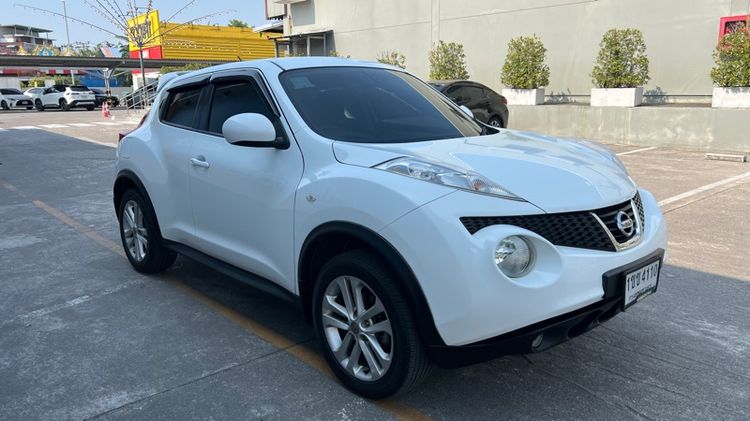 รถ Nissan Juke 1.6 V สี ขาว