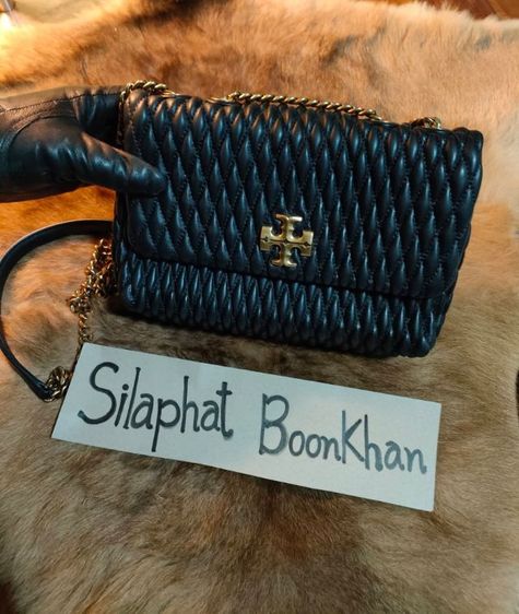 กระเป๋าแบรนด์tory burch ของแท้💯เปอร์เซ็นต์ ซื้อมาจากช็อปที่เซ็นทรัลลาดพร้าว ซื้อมาราคา34,300บาท แต่ขอส่งต่อแบบถูกๆ มีใบเสร็จราคาตอนที่ซื้อ รูปที่ 2