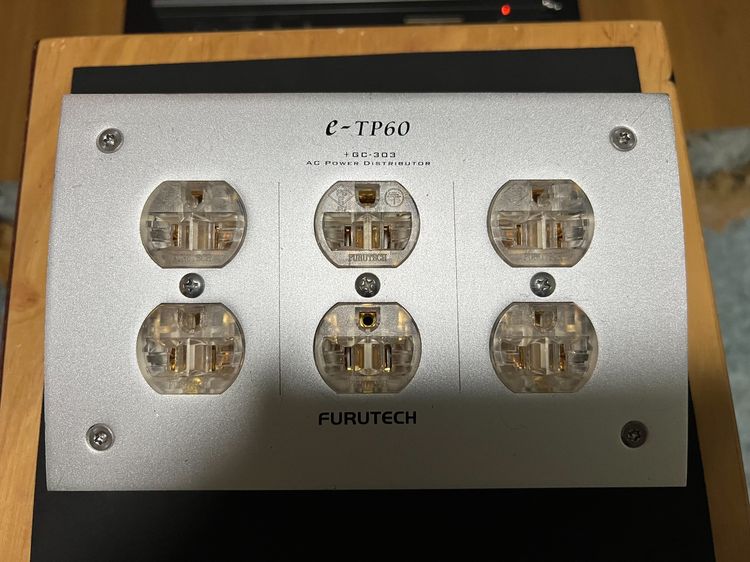 (ขายแล้วครับ) ขายปลั๊กกรองไฟ FURUTECH 