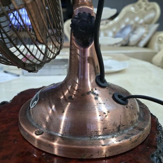 พัดลมวินเทจตั้งโต๊ะ งานเก่า สไตล์คลาสสิก
ขนาดใบพัด 13.5 นิ้ว เหมาะทั้ง ใช้งานจริง  ตั้งโชว์ แต่งร้านคาเฟ่  บ้านสไตล์วินเทจ ลอฟท์ รูปที่ 3