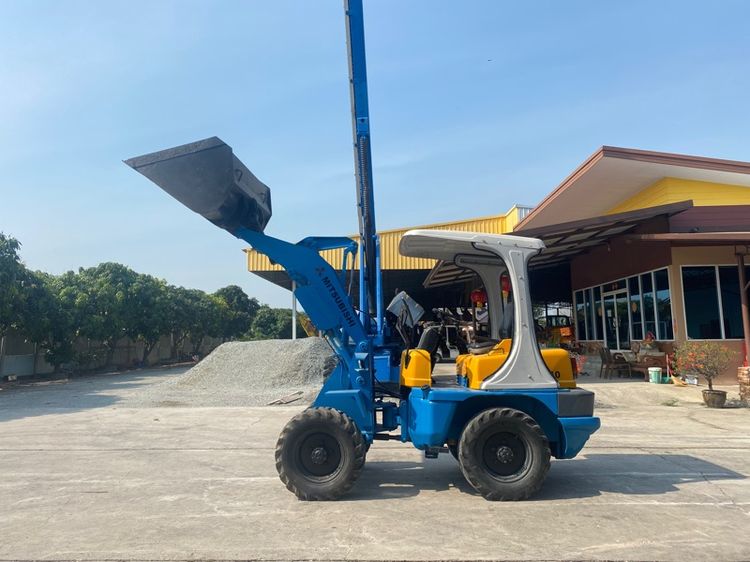 รถตักล้อยาง MITSUBISHI รุ่น WS210  บุ้งกี๋ 0.7 คิว  รถเก่านอกนำเข้า
