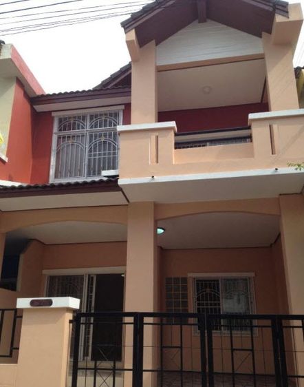 ใให้เช่าทาวน์เฮ้าส์ 2ชั้น 4 ห้องนอน 32 ตร.ว. รามอินทรา สุขาภิบาล 5 เพียง 9000 บาท แอร์ 3เครื่อง ขับถึงถ.พหลแค่8นาที