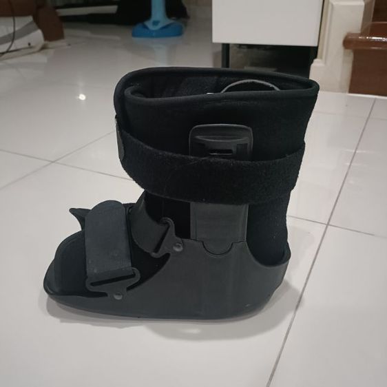 รองเท้าเฝือกลมสภาพใหม่