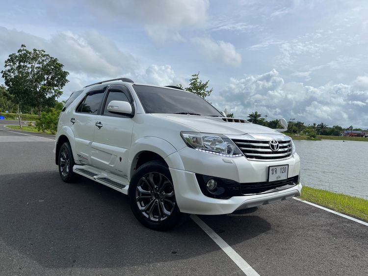Toyota Fortuner 2012 3.0 TRD Sportivo 4WD Utility-car ดีเซล ไม่ติดแก๊ส เกียร์อัตโนมัติ ขาว รูปที่ 2
