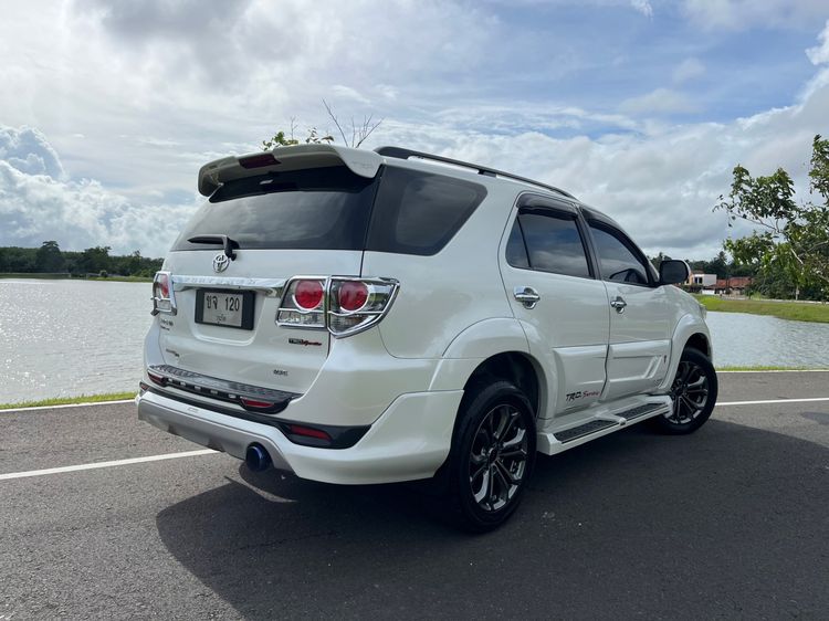 Toyota Fortuner 2012 3.0 TRD Sportivo 4WD Utility-car ดีเซล ไม่ติดแก๊ส เกียร์อัตโนมัติ ขาว รูปที่ 3