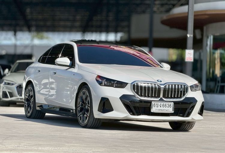 รถ BMW I5 eDrive40 M Sport สี ขาว