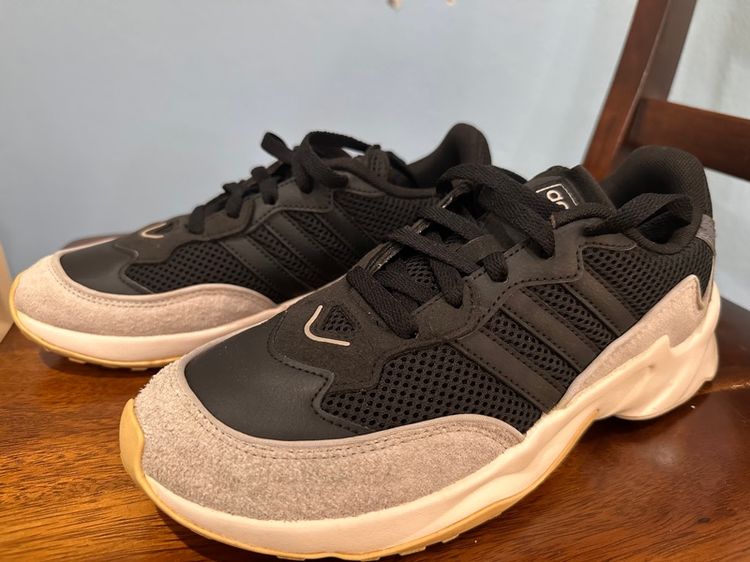 UK 6.5 | EU 40 | US 8 รองเท้าผ้าใบสีดำ Adidas ของแท้