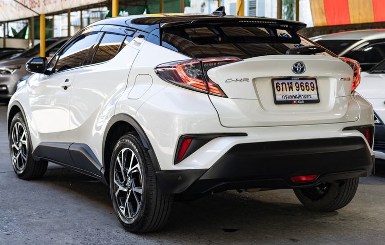 Toyota C-HR 2019 1.8 HV Hi Utility-car ไฮบริด ไม่ติดแก๊ส เกียร์อัตโนมัติ ขาว รูปที่ 3