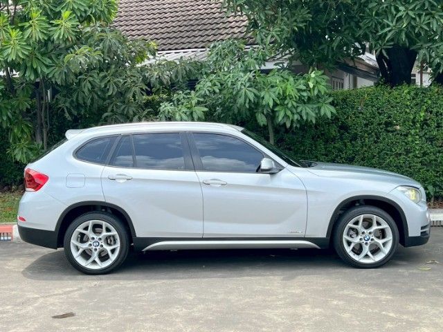 BMW X1 2015 2.0 sDrive18i xLine Utility-car เบนซิน ไม่ติดแก๊ส เกียร์อัตโนมัติ บรอนซ์เงิน รูปที่ 4