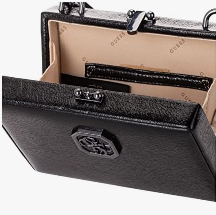 Guess ดำ กระเป๋าถือหรือสะพายมือ 1