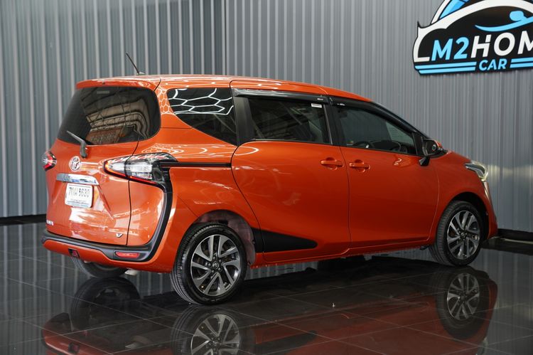 Toyota Sienta 2018 1.5 V Utility-car เบนซิน เกียร์อัตโนมัติ ส้ม รูปที่ 4