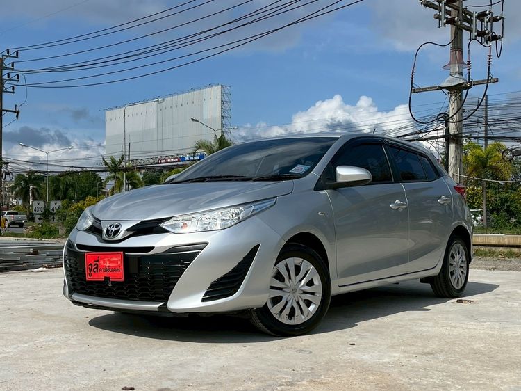 รถ Toyota Yaris 1.2 J สี เทา