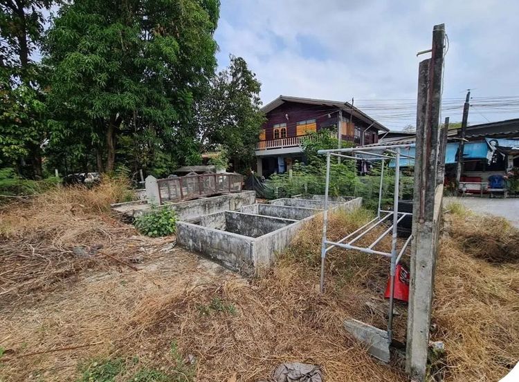 บ้านเดี่ยว+ที่ดินเปล่า เสรีไทย 50 เนื้อที่ 1 ไร่ 82 ตรว.