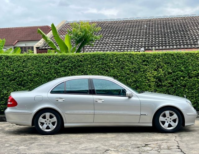 Mercedes-Benz E-Class 2004 E240 Sedan เบนซิน ไม่ติดแก๊ส เกียร์อัตโนมัติ บรอนซ์เงิน รูปที่ 4