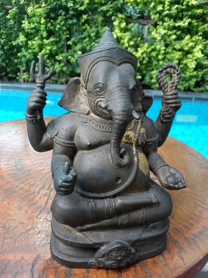 พระพิฆเนศรุ่น มั่งมีศรีสุข 19 กุมภาพันธ์ 2547 สูง 6 นิ้ว หน้าตัก 3.5 นิ้ว ทองเหลืองรมดำ เข้าพิธีวัดมหาธาตุวรมหาวิหาร และที่ศาลหลักเมืองนครศรีธรรมราช  รูปที่ 4