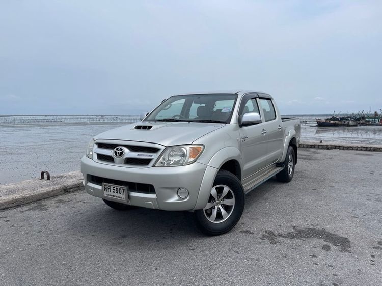รถ Toyota Hilux Vigo 2.5 E 4WD สี เทา