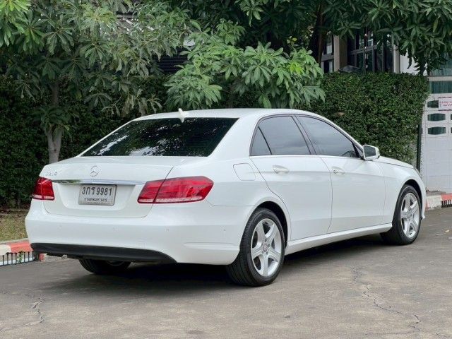 Mercedes-Benz E-Class 2014 E200 CGI Sedan เบนซิน ไม่ติดแก๊ส เกียร์อัตโนมัติ ขาว รูปที่ 3