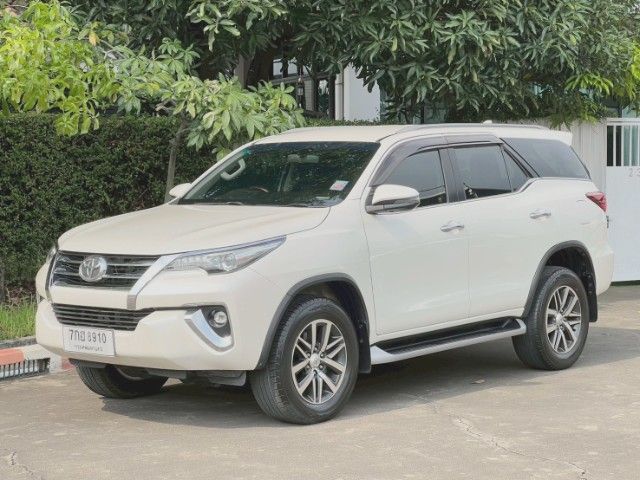 Toyota Fortuner 2018 2.4 V 4WD Utility-car ดีเซล ไม่ติดแก๊ส เกียร์อัตโนมัติ ขาว รูปที่ 2