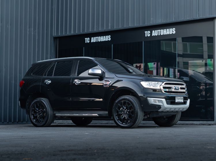 รถ Ford Everest 2.2 Titanium+ สี ดำ