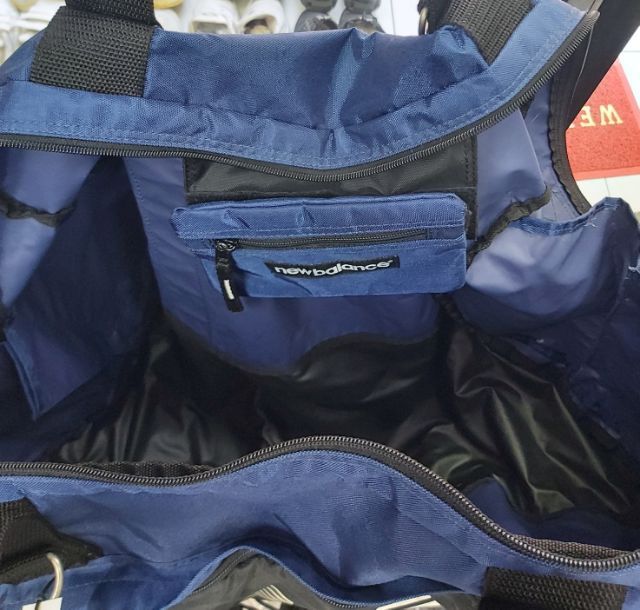 💢New Balance กระเป๋าเดินทางมือสอง กระเป๋ากีฬา ขนาดใหญ่ สภาพสวย รูปที่ 6