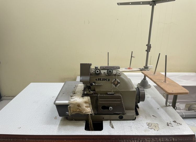 ขายจักรโพ้งอุตสาหกรรม JUKI 5 เส้น ราคาเบาๆ ต่อรองราคาได้