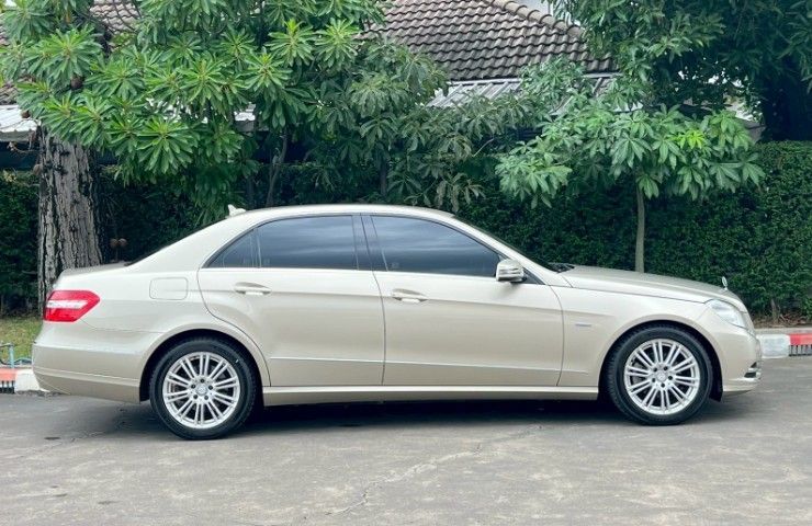 Mercedes-Benz E-Class 2012 E200 CGI Sedan เบนซิน ไม่ติดแก๊ส เกียร์อัตโนมัติ น้ำตาล รูปที่ 4