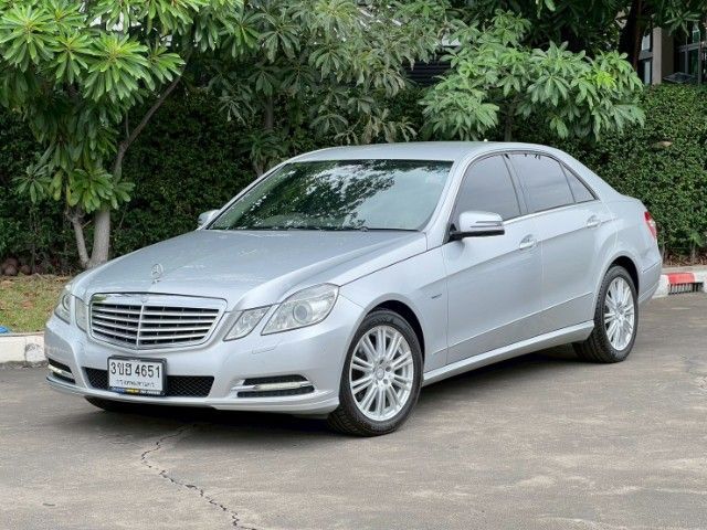 Mercedes-Benz E-Class 2012 E200 CGI Sedan เบนซิน ไม่ติดแก๊ส เกียร์อัตโนมัติ บรอนซ์เงิน รูปที่ 2