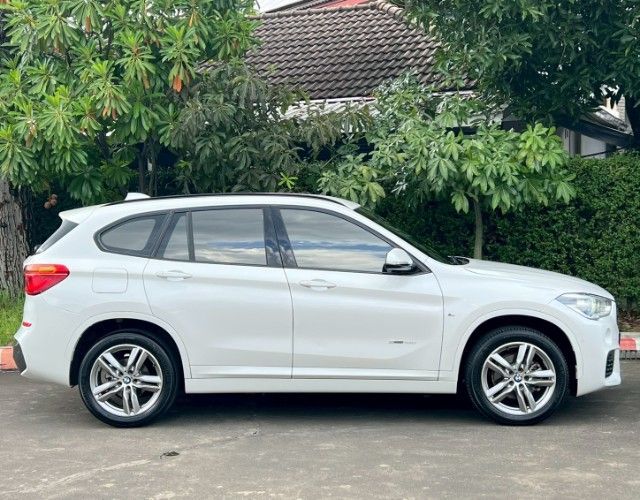 BMW X1 2018 2.0 sDrive18d M Sport Utility-car ดีเซล ไม่ติดแก๊ส เกียร์อัตโนมัติ ขาว รูปที่ 4