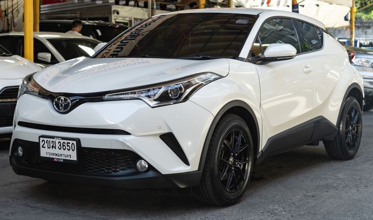 Toyota C-HR 2018 1.8 Mid Utility-car เบนซิน ไม่ติดแก๊ส เกียร์อัตโนมัติ ขาว รูปที่ 2