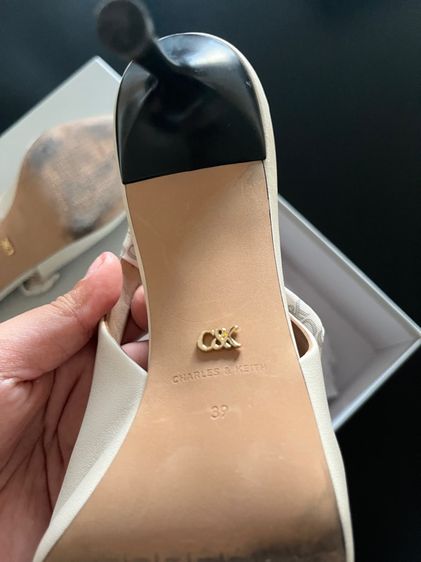 รองเท้าส้นสูง Chalres and Keith  รูปที่ 4