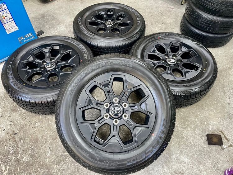 ล้อแม็ก TOYOTA TRAVO ขอบ 18” ถอดป้ายแดงใหม่ล่าสุด ยาง BRIDGESTONE 265-60R18 ปี 25 ตุ่มหน้ายางยังอยู่ครบ รูปที่ 3