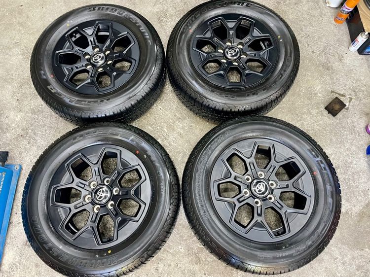 ล้อแม็ก TOYOTA TRAVO ขอบ 18” ถอดป้ายแดงใหม่ล่าสุด ยาง BRIDGESTONE 265-60R18 ปี 25 ตุ่มหน้ายางยังอยู่ครบ รูปที่ 4