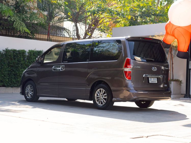 Hyundai H-1  2016 2.5 Deluxe Utility-car ดีเซล ไม่ติดแก๊ส เกียร์อัตโนมัติ น้ำตาล รูปที่ 4