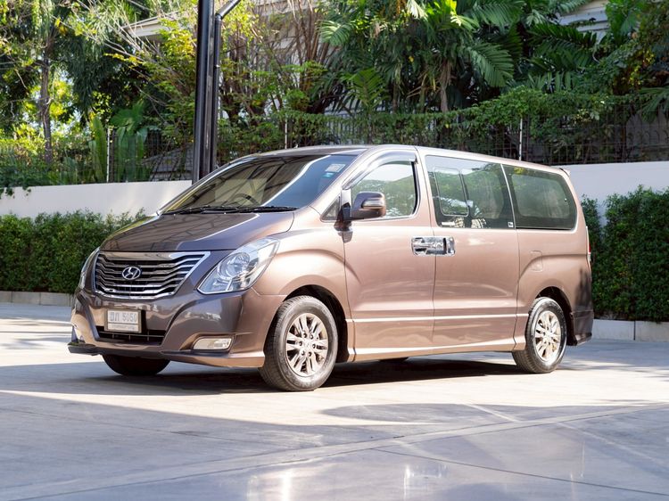 Hyundai H-1  2016 2.5 Deluxe Utility-car ดีเซล ไม่ติดแก๊ส เกียร์อัตโนมัติ น้ำตาล รูปที่ 3