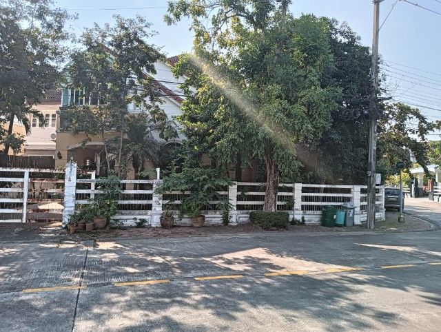 อื่นๆ มีบางส่วน สร้างเสร็จก่อน 2010 ไม่ใช่ บ้านสวนหลวงร.9หลังมุม92.7ตร.วา รูปที่ 2