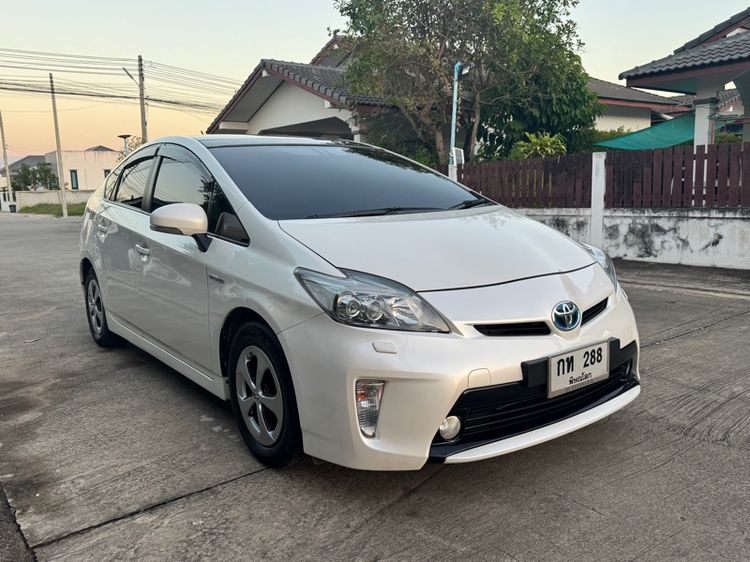 รถ Toyota Prius 1.8 Hybrid Top Option Grade สี ขาว