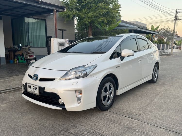 Toyota Prius 2012 1.8 Hybrid Top Option Grade Sedan ไฮบริด เกียร์อัตโนมัติ ขาว รูปที่ 2
