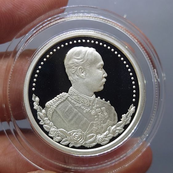 เหรียญพระรูป ร5 รุ่นมหาลาภ หลังยันต์ 12 ราศี เนื้อเงินขัดเงา บล็อกนอก ญสส พุทธาภิเษก วัดพระศรีศาสดาราม ปี2539 พร้อมกล่อง รูปที่ 2